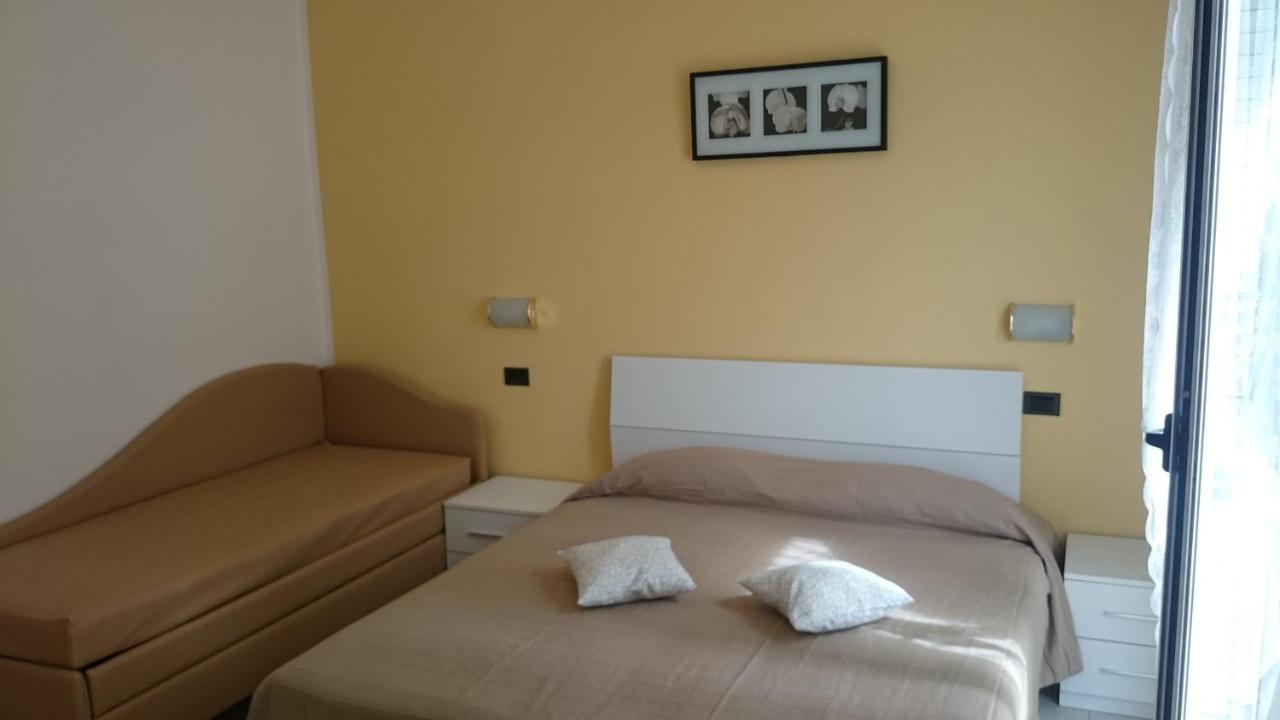 Residence Altea Riccione Exteriör bild